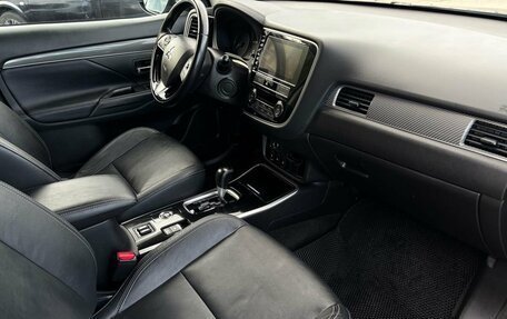 Mitsubishi Outlander III рестайлинг 3, 2019 год, 2 265 000 рублей, 19 фотография