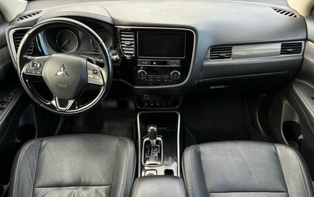 Mitsubishi Outlander III рестайлинг 3, 2019 год, 2 265 000 рублей, 18 фотография