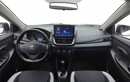 Toyota Yaris XP150 рестайлинг, 2021 год, 1 100 060 рублей, 8 фотография