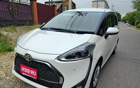 Toyota Sienta II, 2021 год, 1 585 000 рублей, 2 фотография