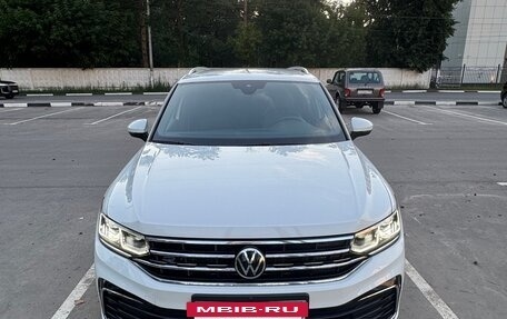 Volkswagen Tiguan II, 2021 год, 4 150 000 рублей, 2 фотография