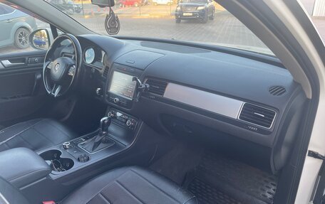Volkswagen Touareg III, 2011 год, 1 500 000 рублей, 8 фотография
