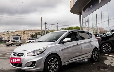 Hyundai Solaris II рестайлинг, 2011 год, 590 000 рублей, 2 фотография