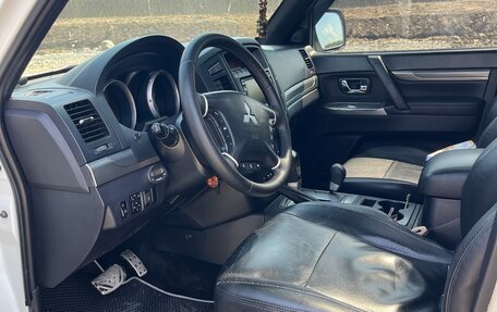 Mitsubishi Pajero IV, 2011 год, 2 290 000 рублей, 10 фотография