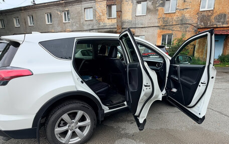 Toyota RAV4, 2016 год, 2 350 000 рублей, 6 фотография