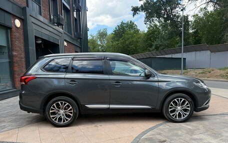 Mitsubishi Outlander III рестайлинг 3, 2016 год, 1 900 000 рублей, 6 фотография