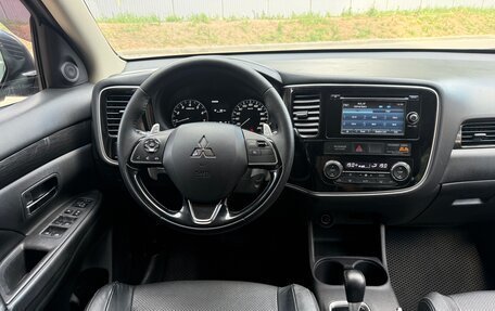 Mitsubishi Outlander III рестайлинг 3, 2016 год, 1 900 000 рублей, 14 фотография