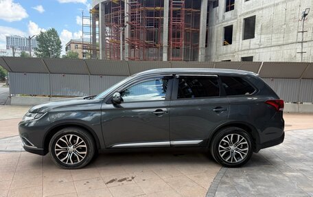Mitsubishi Outlander III рестайлинг 3, 2016 год, 1 900 000 рублей, 13 фотография