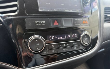 Mitsubishi Outlander III рестайлинг 3, 2016 год, 1 900 000 рублей, 19 фотография