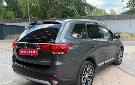 Mitsubishi Outlander III рестайлинг 3, 2016 год, 1 900 000 рублей, 9 фотография