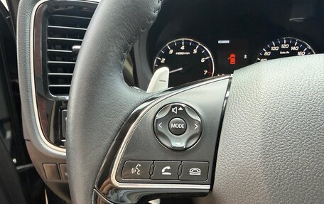 Mitsubishi Outlander III рестайлинг 3, 2016 год, 1 900 000 рублей, 31 фотография