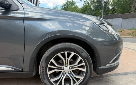 Mitsubishi Outlander III рестайлинг 3, 2016 год, 1 900 000 рублей, 28 фотография