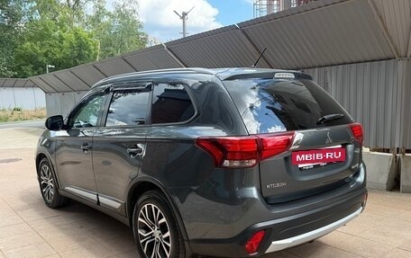 Mitsubishi Outlander III рестайлинг 3, 2016 год, 1 900 000 рублей, 12 фотография