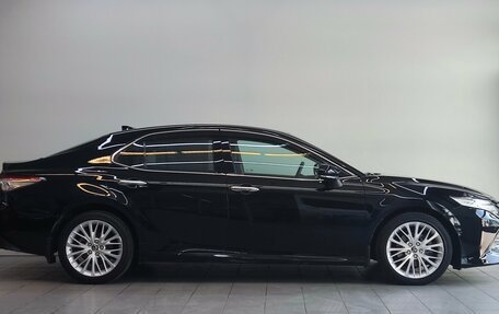 Toyota Camry, 2019 год, 2 390 000 рублей, 4 фотография