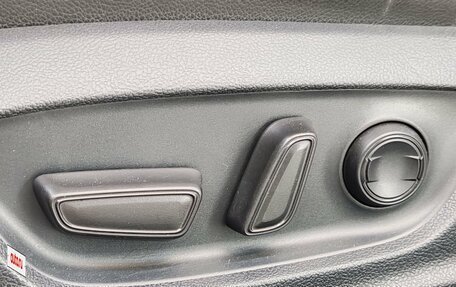 Toyota Camry, 2019 год, 2 390 000 рублей, 17 фотография