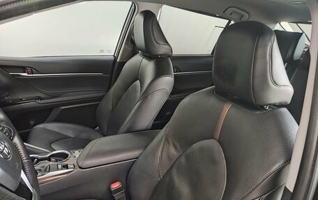 Toyota Camry, 2019 год, 2 390 000 рублей, 16 фотография