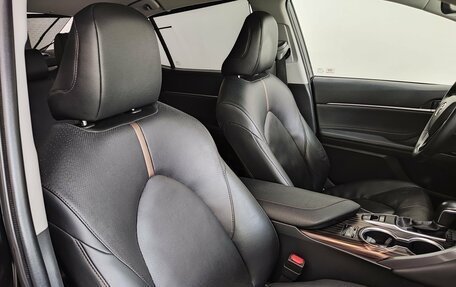 Toyota Camry, 2019 год, 2 390 000 рублей, 22 фотография