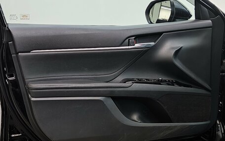 Toyota Camry, 2019 год, 2 390 000 рублей, 34 фотография