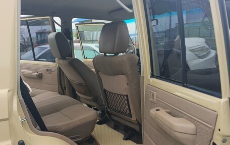 Toyota Land Cruiser 70, 2013 год, 5 300 000 рублей, 11 фотография