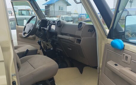 Toyota Land Cruiser 70, 2013 год, 5 300 000 рублей, 12 фотография