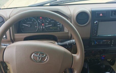 Toyota Land Cruiser 70, 2013 год, 5 300 000 рублей, 16 фотография