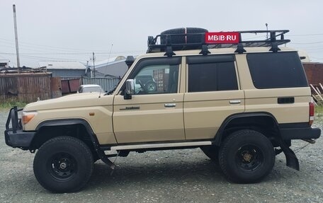 Toyota Land Cruiser 70, 2013 год, 5 300 000 рублей, 2 фотография