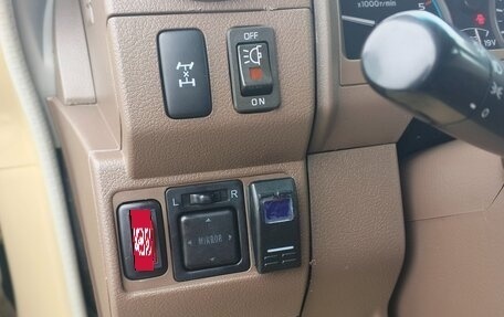 Toyota Land Cruiser 70, 2013 год, 5 300 000 рублей, 9 фотография