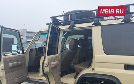 Toyota Land Cruiser 70, 2013 год, 5 300 000 рублей, 13 фотография