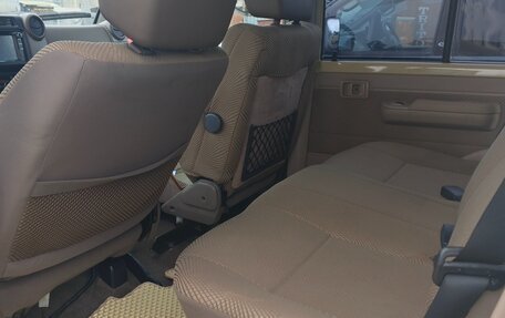 Toyota Land Cruiser 70, 2013 год, 5 300 000 рублей, 18 фотография