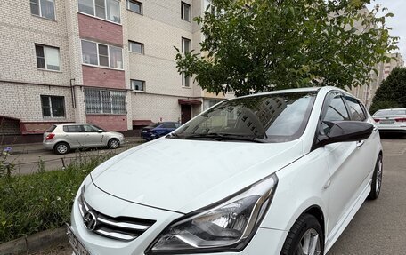 Hyundai Solaris II рестайлинг, 2015 год, 1 050 000 рублей, 2 фотография