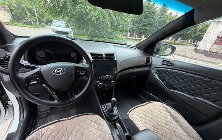 Hyundai Solaris II рестайлинг, 2015 год, 1 050 000 рублей, 10 фотография