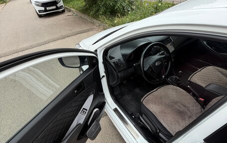 Hyundai Solaris II рестайлинг, 2015 год, 1 050 000 рублей, 9 фотография