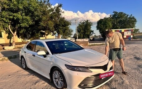Toyota Camry, 2018 год, 2 280 000 рублей, 3 фотография