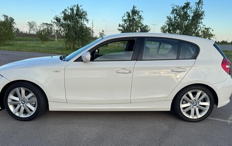 BMW 1 серия, 2011 год, 930 000 рублей, 24 фотография