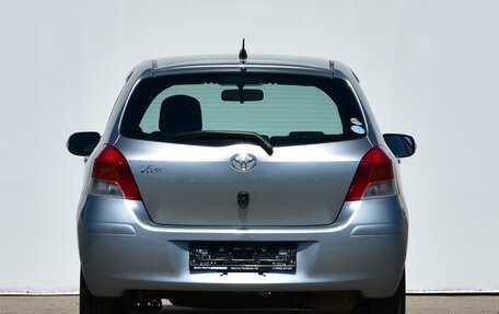 Toyota Vitz, 2010 год, 700 000 рублей, 4 фотография