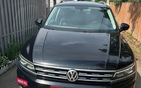 Volkswagen Tiguan II, 2018 год, 2 400 000 рублей, 1 фотография
