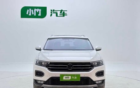 Volkswagen T-Roc I, 2022 год, 2 050 000 рублей, 2 фотография