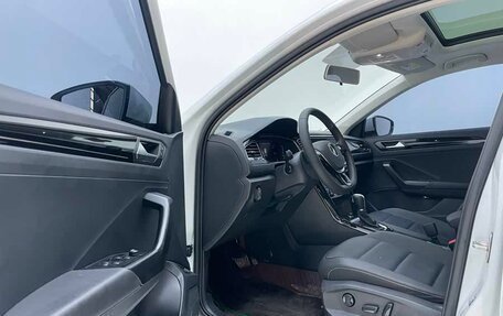 Volkswagen T-Roc I, 2022 год, 2 050 000 рублей, 15 фотография