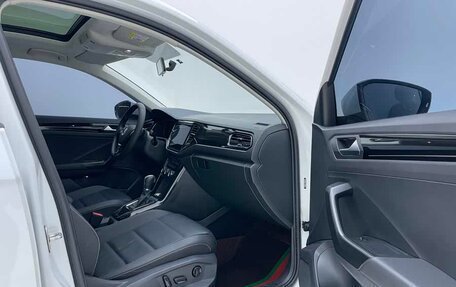 Volkswagen T-Roc I, 2022 год, 2 050 000 рублей, 25 фотография