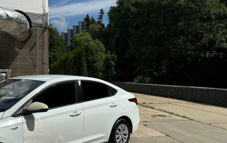 Hyundai Solaris II рестайлинг, 2018 год, 850 000 рублей, 4 фотография