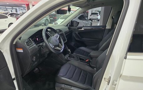 Volkswagen Tiguan II, 2022 год, 4 167 000 рублей, 6 фотография
