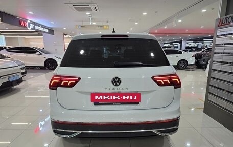 Volkswagen Tiguan II, 2022 год, 4 167 000 рублей, 5 фотография