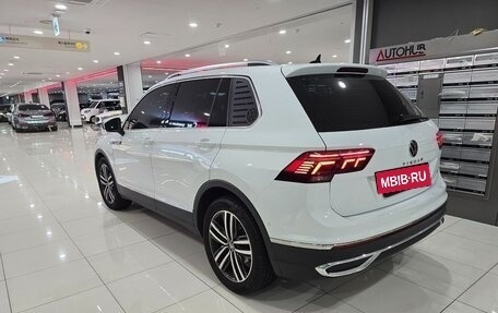 Volkswagen Tiguan II, 2022 год, 4 167 000 рублей, 4 фотография