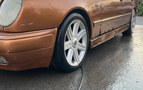 Mercedes-Benz E-Класс, 1995 год, 216 650 рублей, 2 фотография