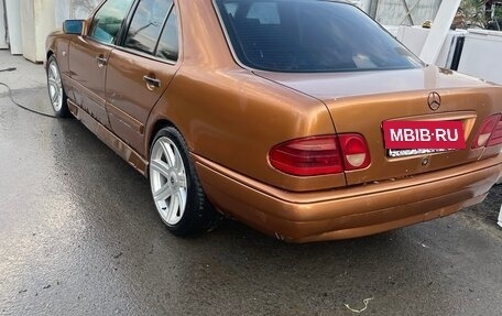 Mercedes-Benz E-Класс, 1995 год, 216 650 рублей, 3 фотография