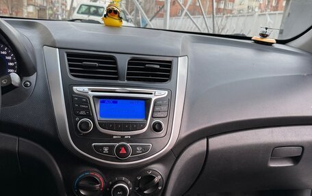Hyundai Solaris II рестайлинг, 2012 год, 750 000 рублей, 4 фотография
