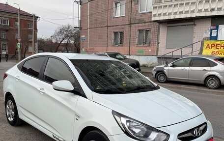 Hyundai Solaris II рестайлинг, 2012 год, 750 000 рублей, 6 фотография
