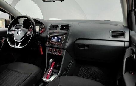 Volkswagen Polo VI (EU Market), 2016 год, 888 000 рублей, 13 фотография