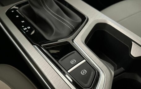 Geely Emgrand, 2024 год, 1 799 000 рублей, 21 фотография