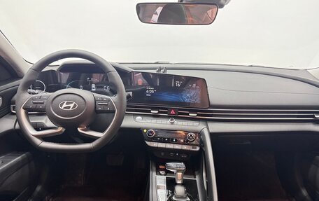 Hyundai Elantra, 2023 год, 1 650 000 рублей, 16 фотография